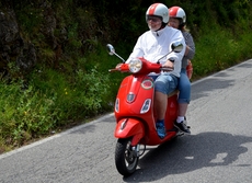Bei unserer Vespa-Tour weht den Teilnehmern ein frischer Wind um die Nase