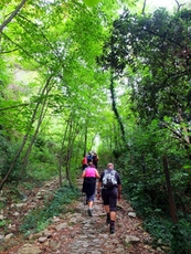 Die Wanderung zu den Festungen von Genua ist anspruchsvoll!
